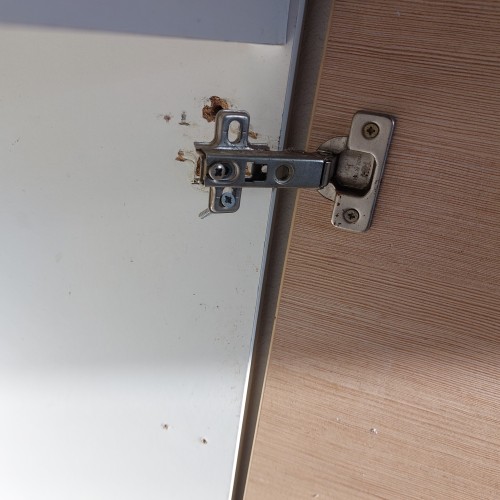 Réparation charnière de portes placard