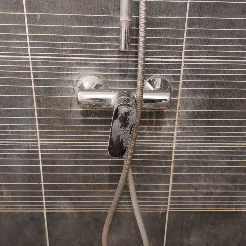 Robinetterie avant nettoyage et détartrage